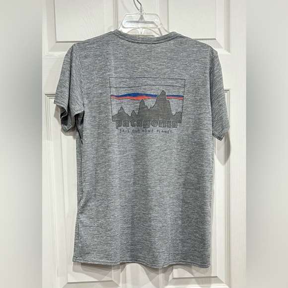 Patagonia Women's XL Capilene Cool Daily Graphic T-Shirt Grey NWT - Picture 10 of 12